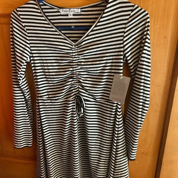 Nordstrom Black & White Striped Long Sleeve Dress ruched front size small NWT - Picture 2 of 6